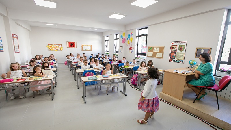 Projekti pilot në arsim, qëndrim në shkollë deri në orën 16:00 dhe drekë falas për nxënësit